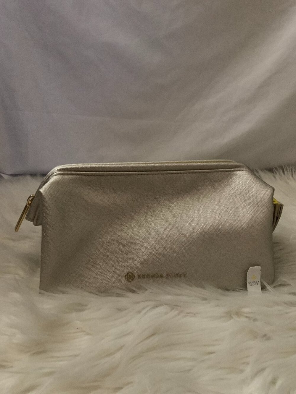 KENDRA SCOTT Saffiano Dopp Kit Cosmetic Case in Metallic Silver